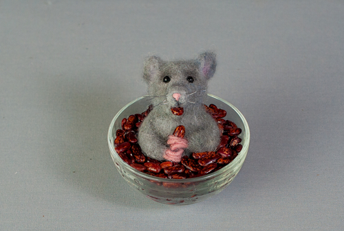 Photo of Валяная игрушка мышонок с фасолью